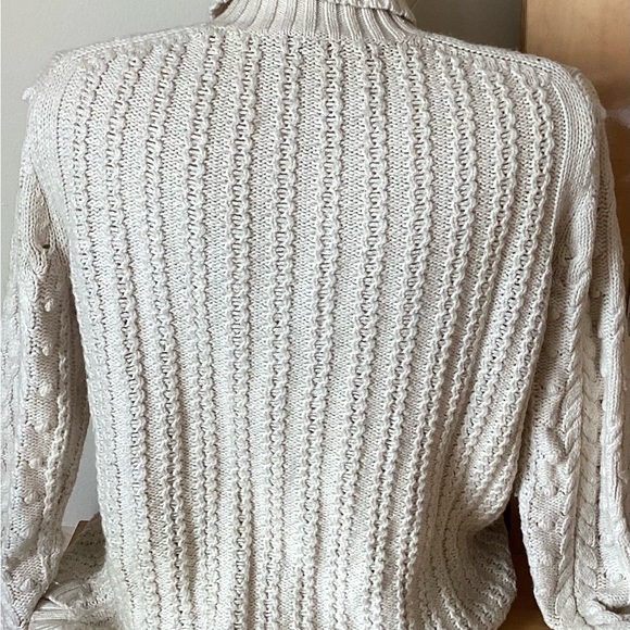 GAP Off-White Turtleneck Knit Sweater - Picture 3 of 4